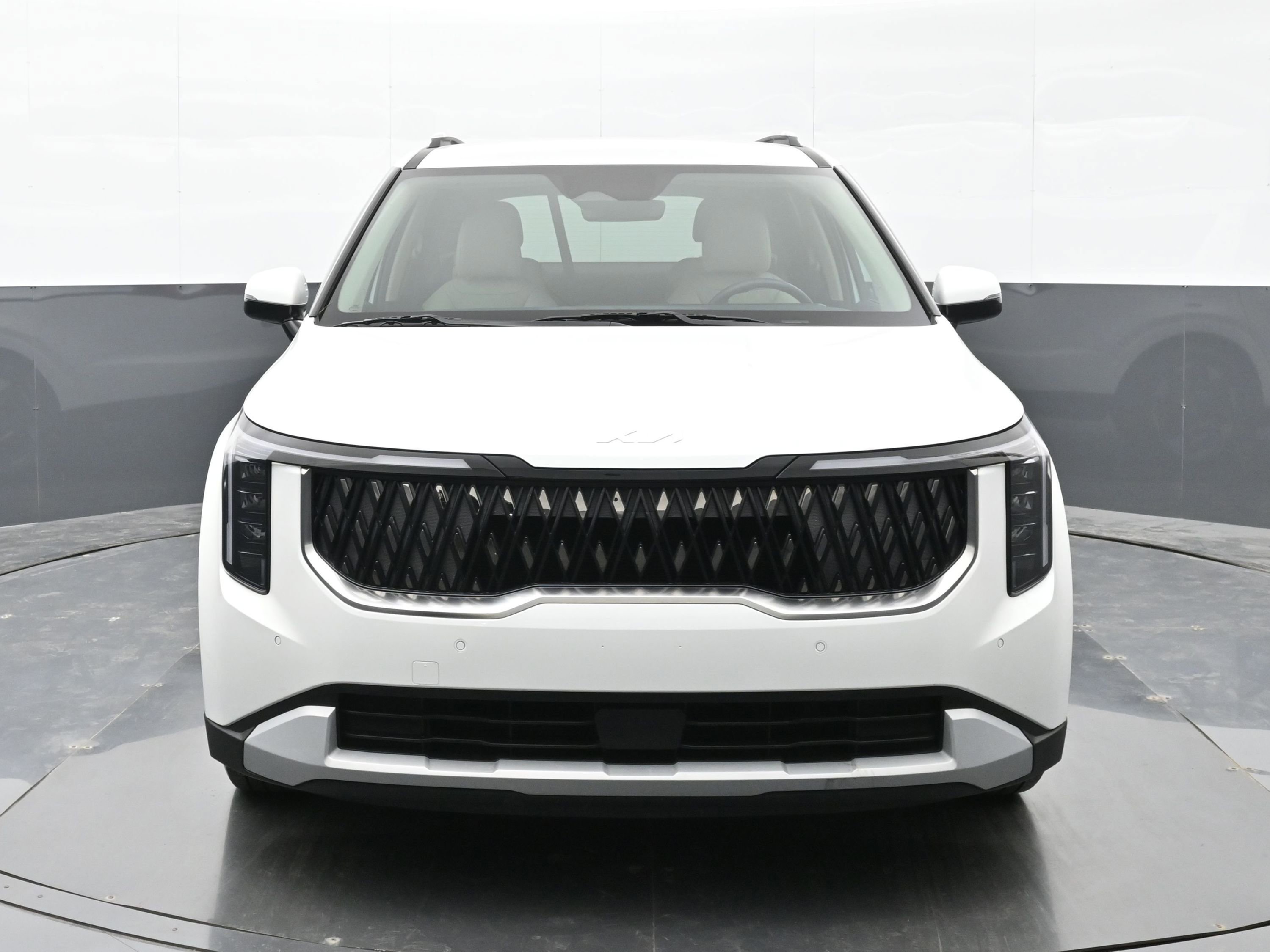 Used 2025 Kia Carnival EX image 3