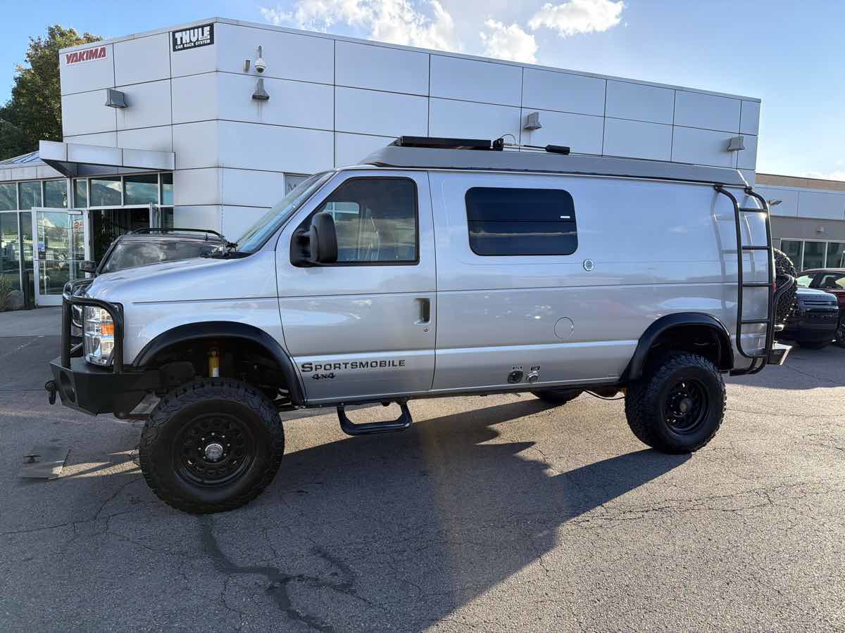 Used 2010 Ford E-350 and Econoline 350 Super Duty image 2
