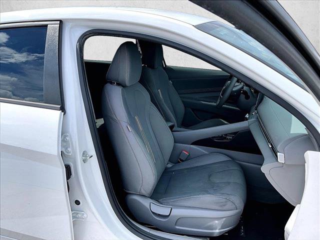 Used 2023 Hyundai Elantra SEL w/ Convenience Package FWD image 9