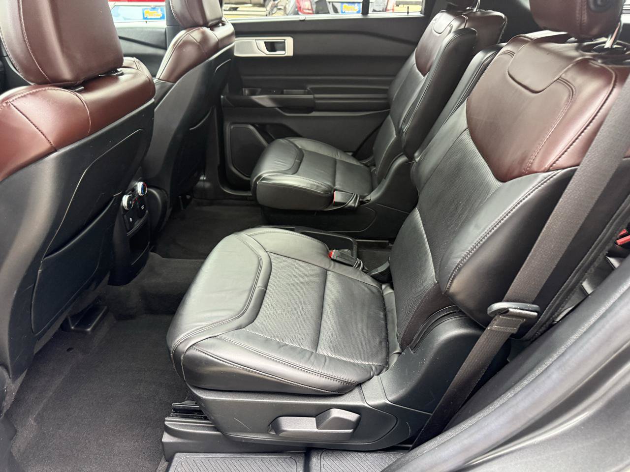 Used 2020 Ford Explorer Platinum w/ Premium Technology Package AWD/4WD image 12