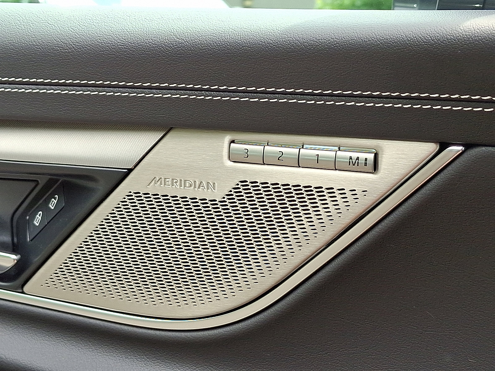 Certified 2024 Jaguar XF R-Dynamic SE image 24