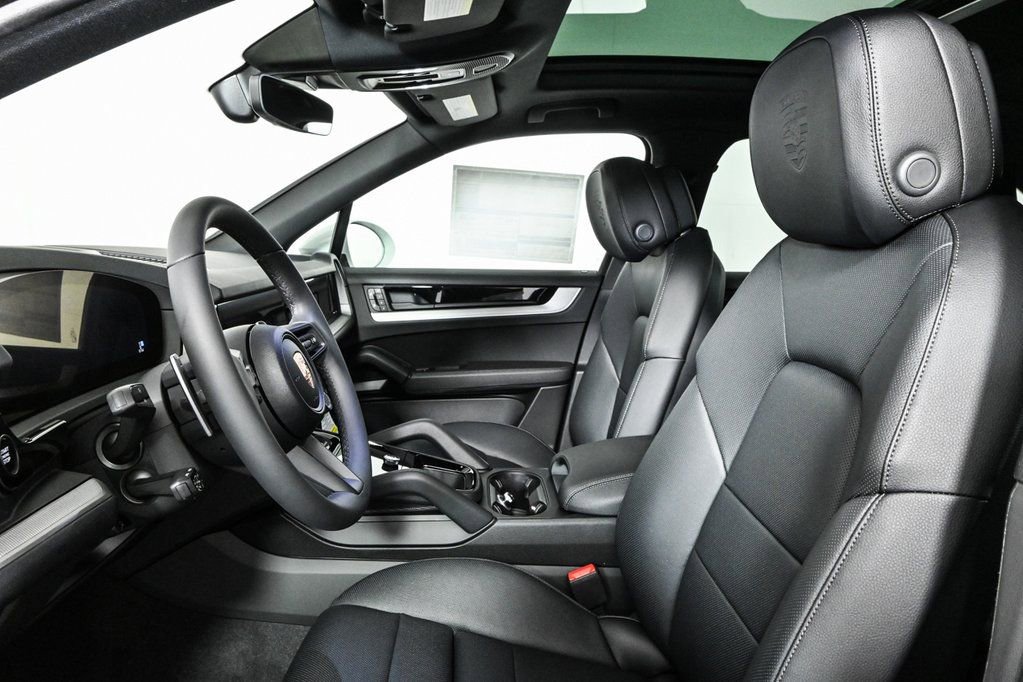 Certified 2025 Porsche Cayenne image 5