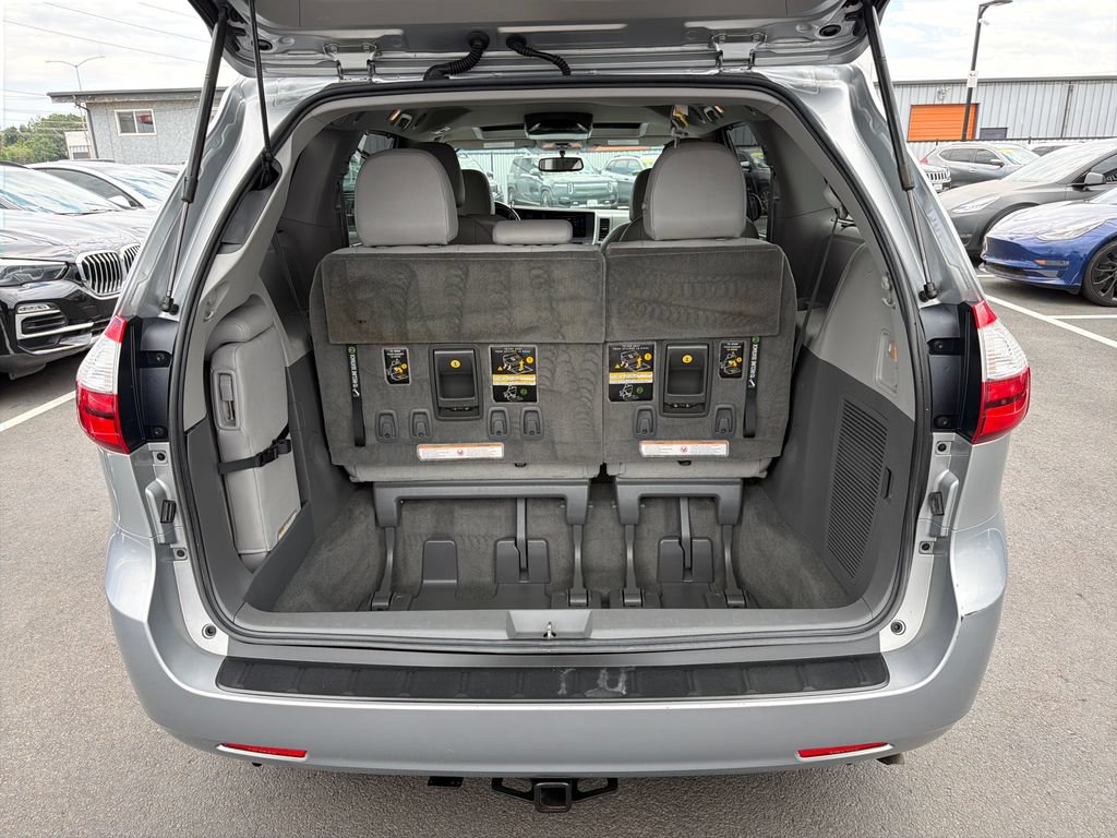 Used 2015 Toyota Sienna XLE FWD image 22