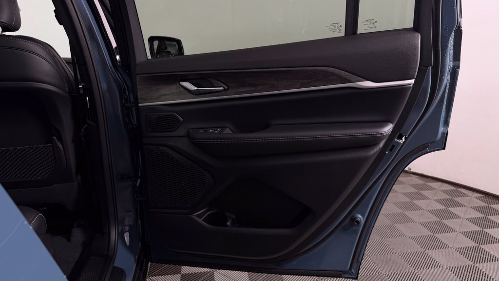 New 2027 Jeep Grand Cherokee L Limited AWD/4WD image 28