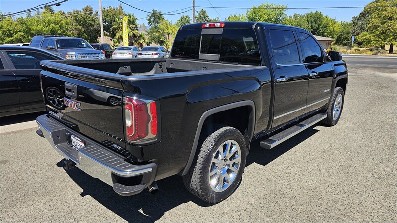Used 2018 GMC Sierra 1500 SLT AWD/4WD image 3