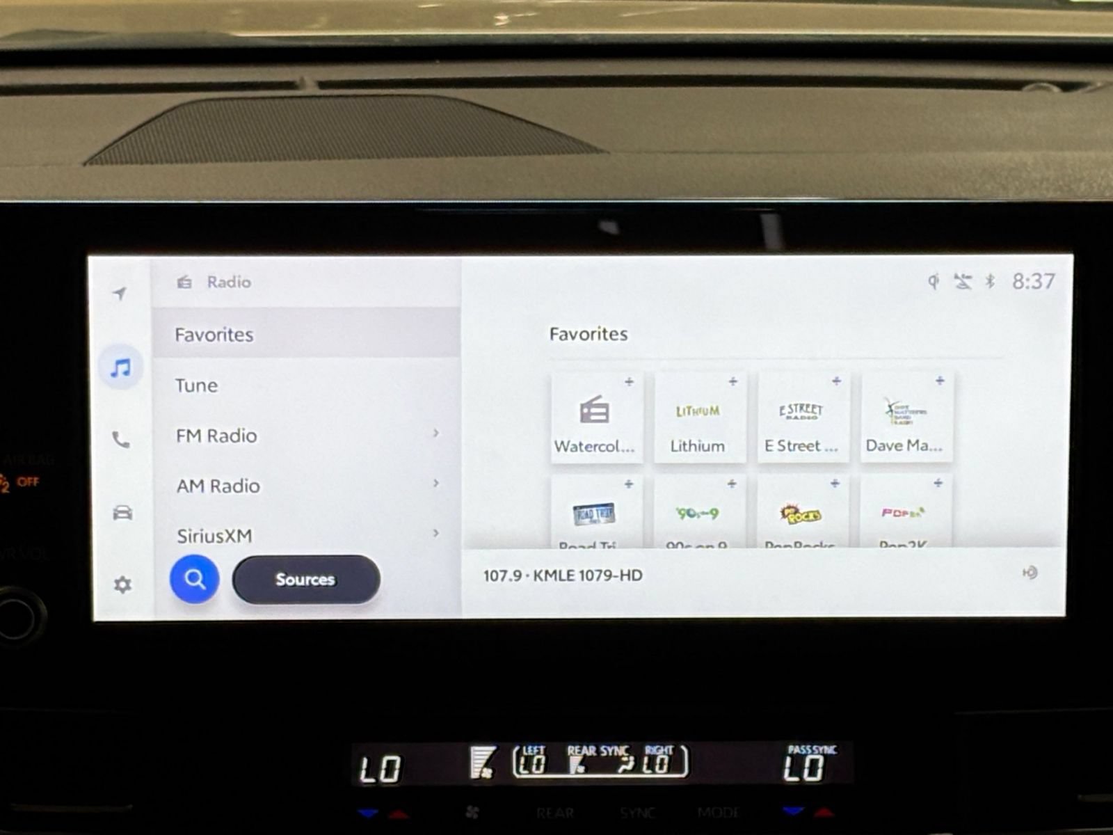 Used 2025 Toyota Sienna XLE FWD image 19
