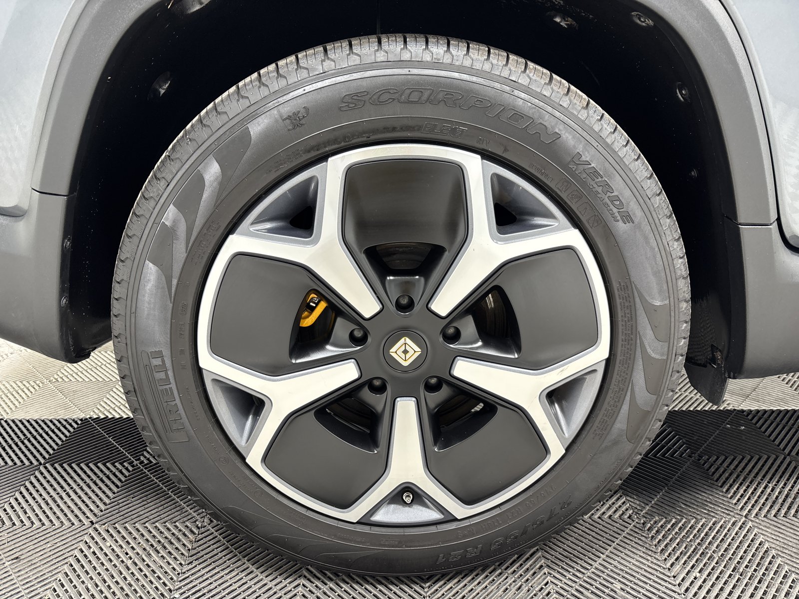 Used 2022 Rivian R1T Adventure AWD/4WD image 12