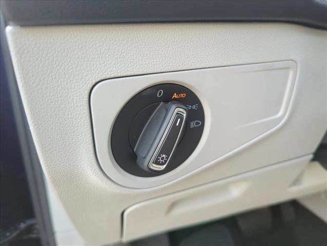 Used 2023 Volkswagen Tiguan SE w/ Panoramic Sunroof Package image 29