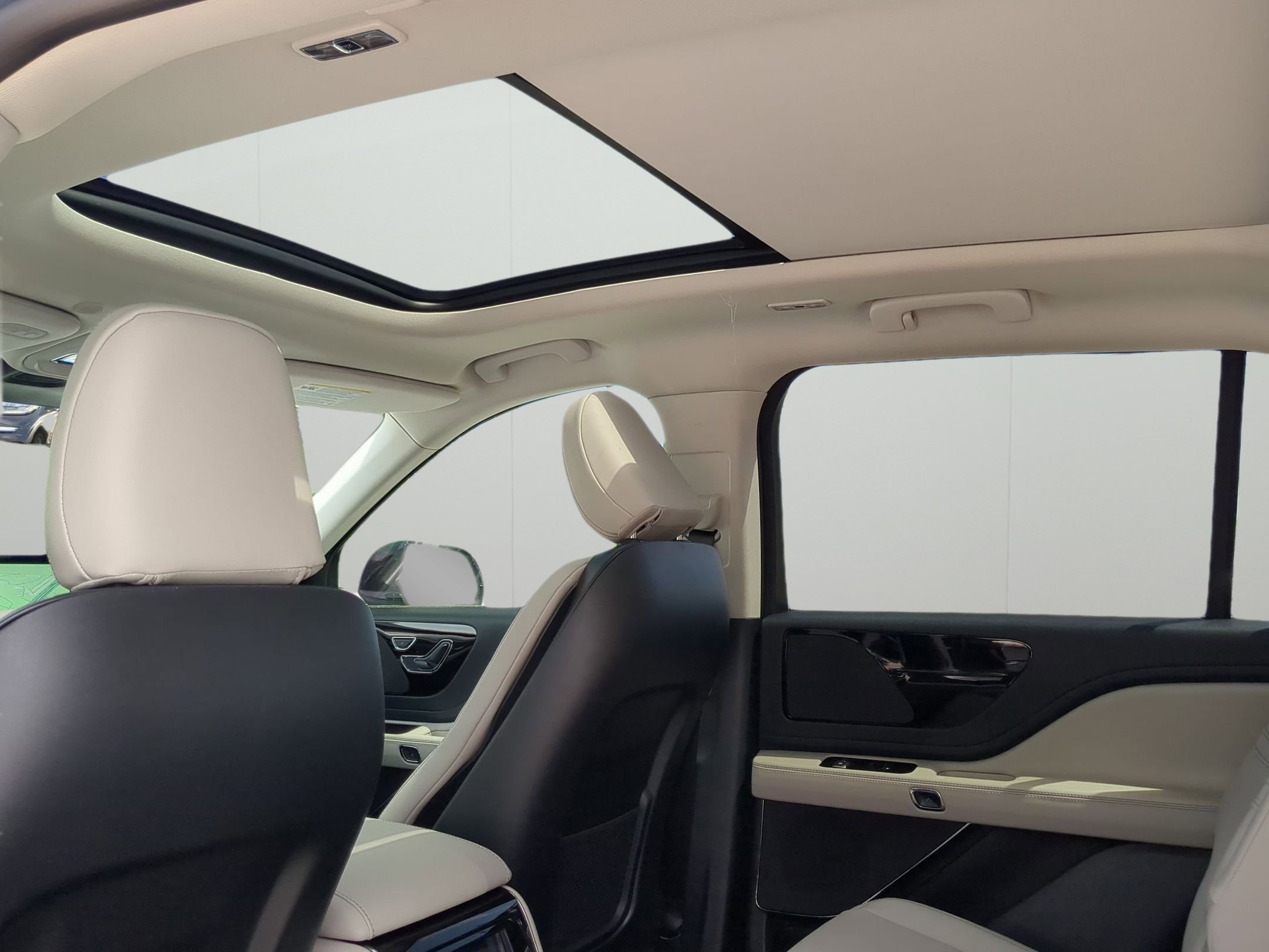 New 2026 Lincoln Aviator 2WD image 21