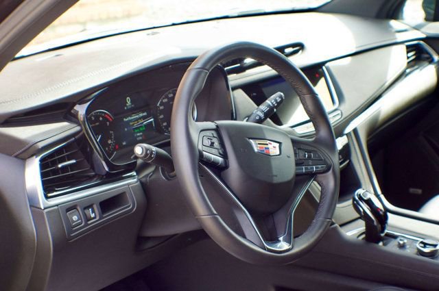 Used 2025 Cadillac XT6 Luxury image 21