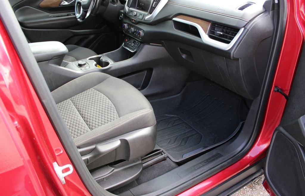 Used 2020 GMC Terrain SLE w/ Driver Convenience Package image 10