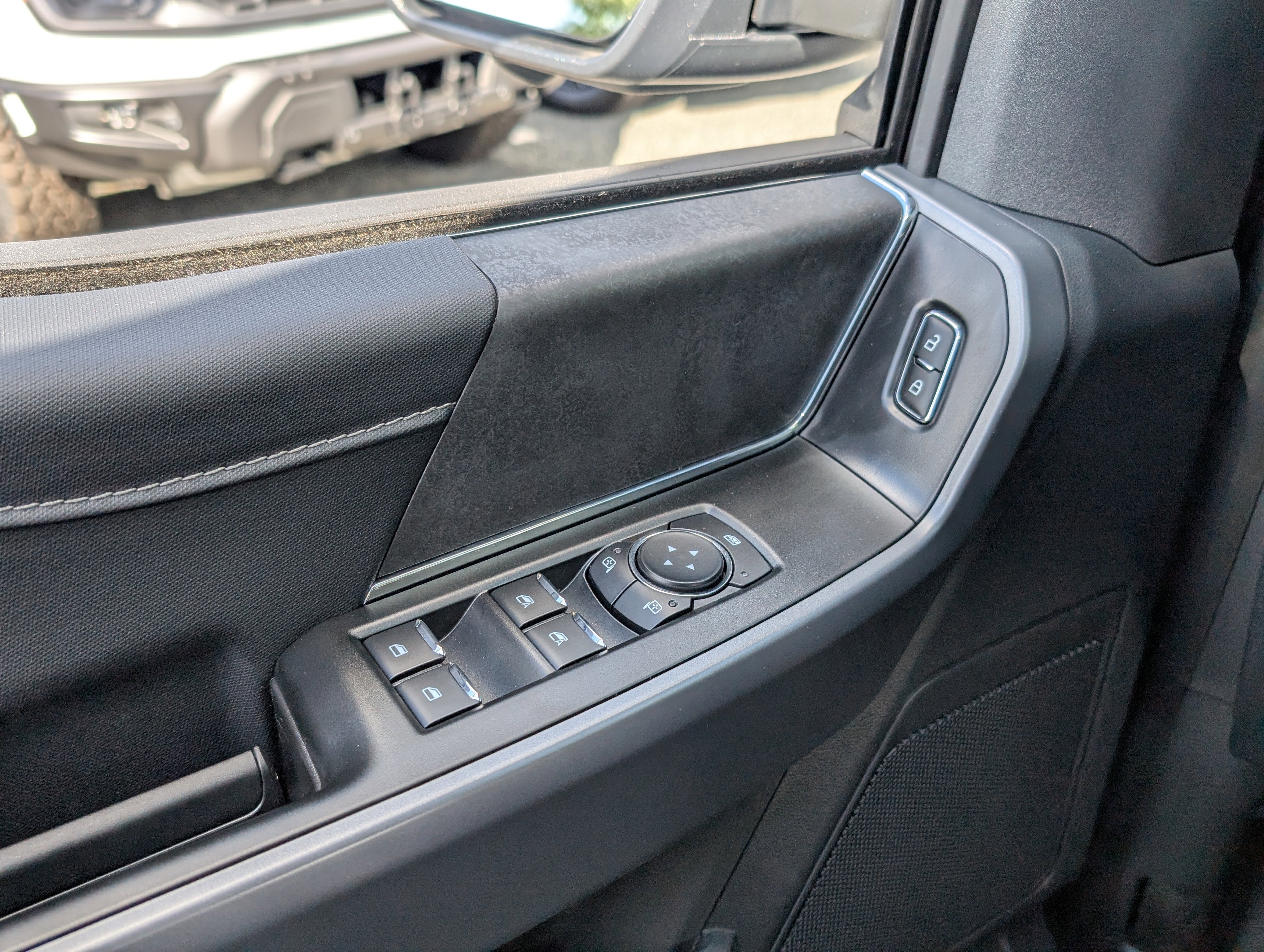 New 2025 Ford F150 XLT w/ Equipment Group 302A MID image 15