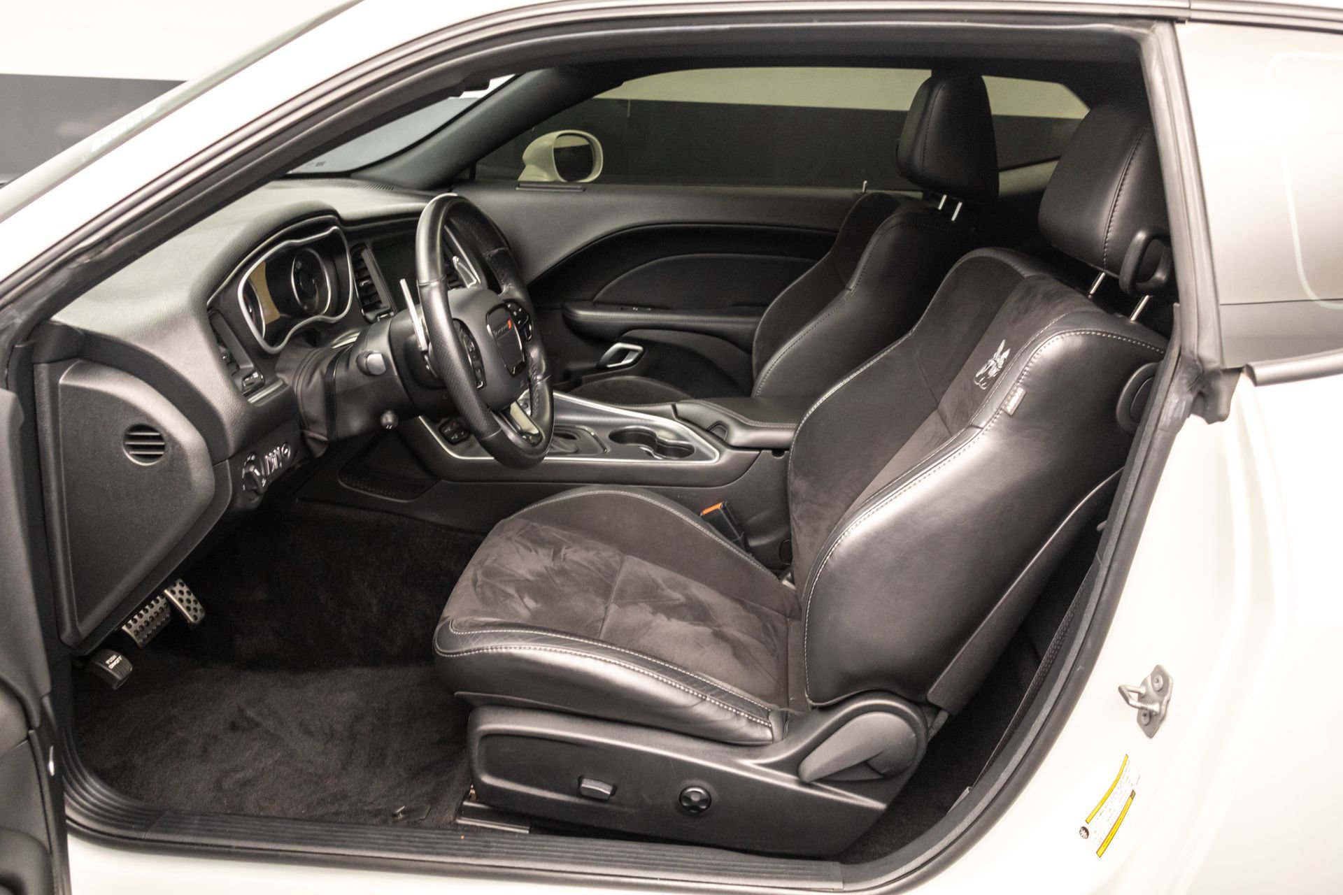 Used 2018 Dodge Challenger R/T Scat Pack w/ Leather Interior Group RWD image 6