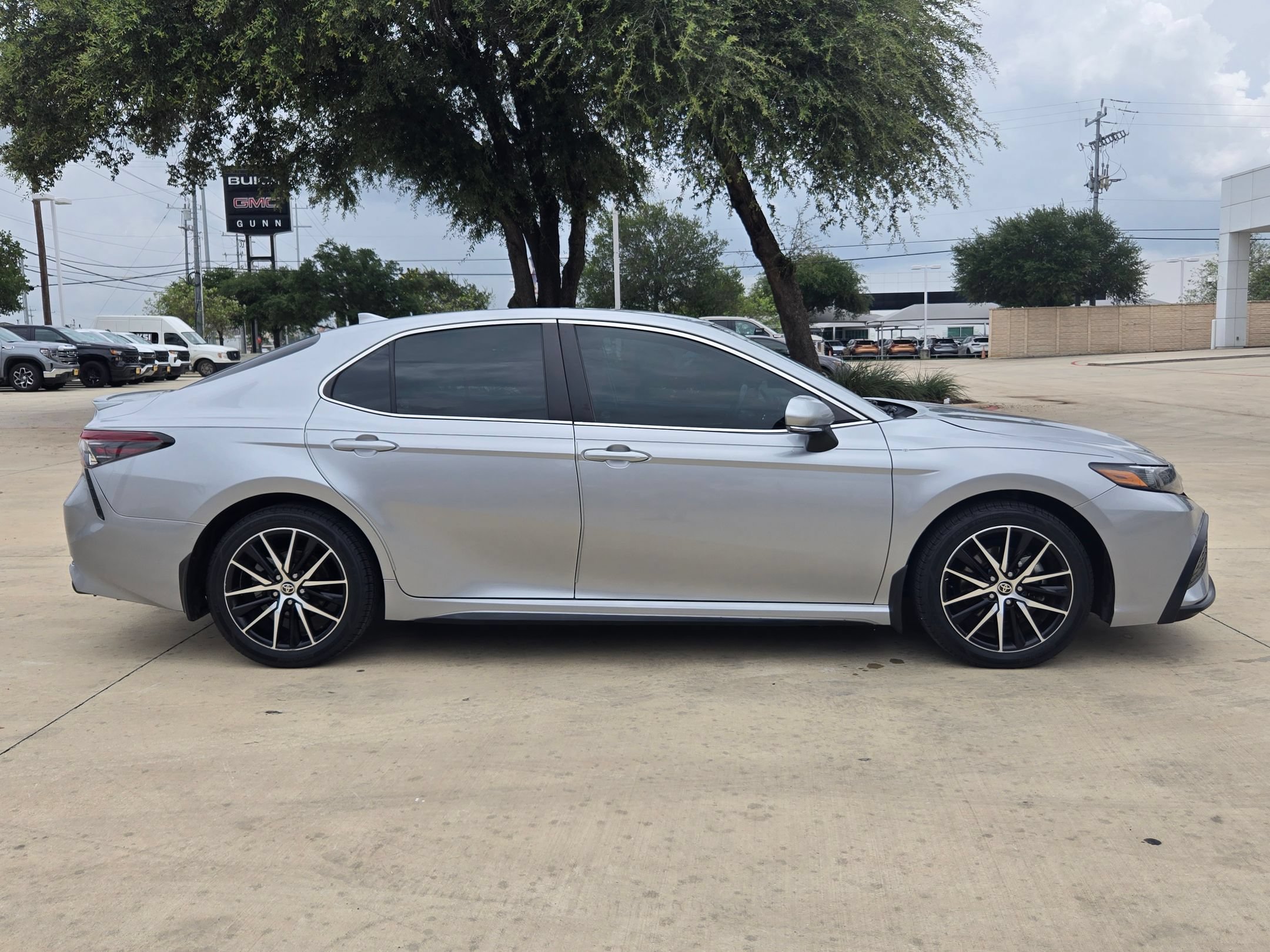Used 2024 Toyota Camry SE w/ Convenience Package FWD image 8