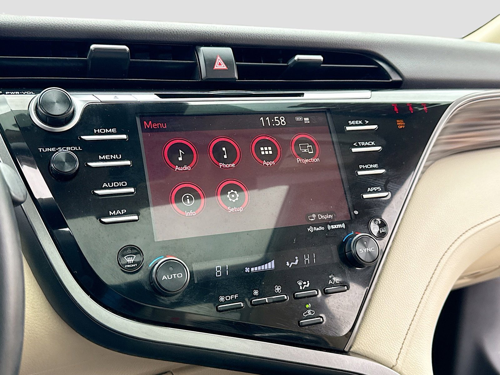 Used 2020 Toyota Camry XLE image 9