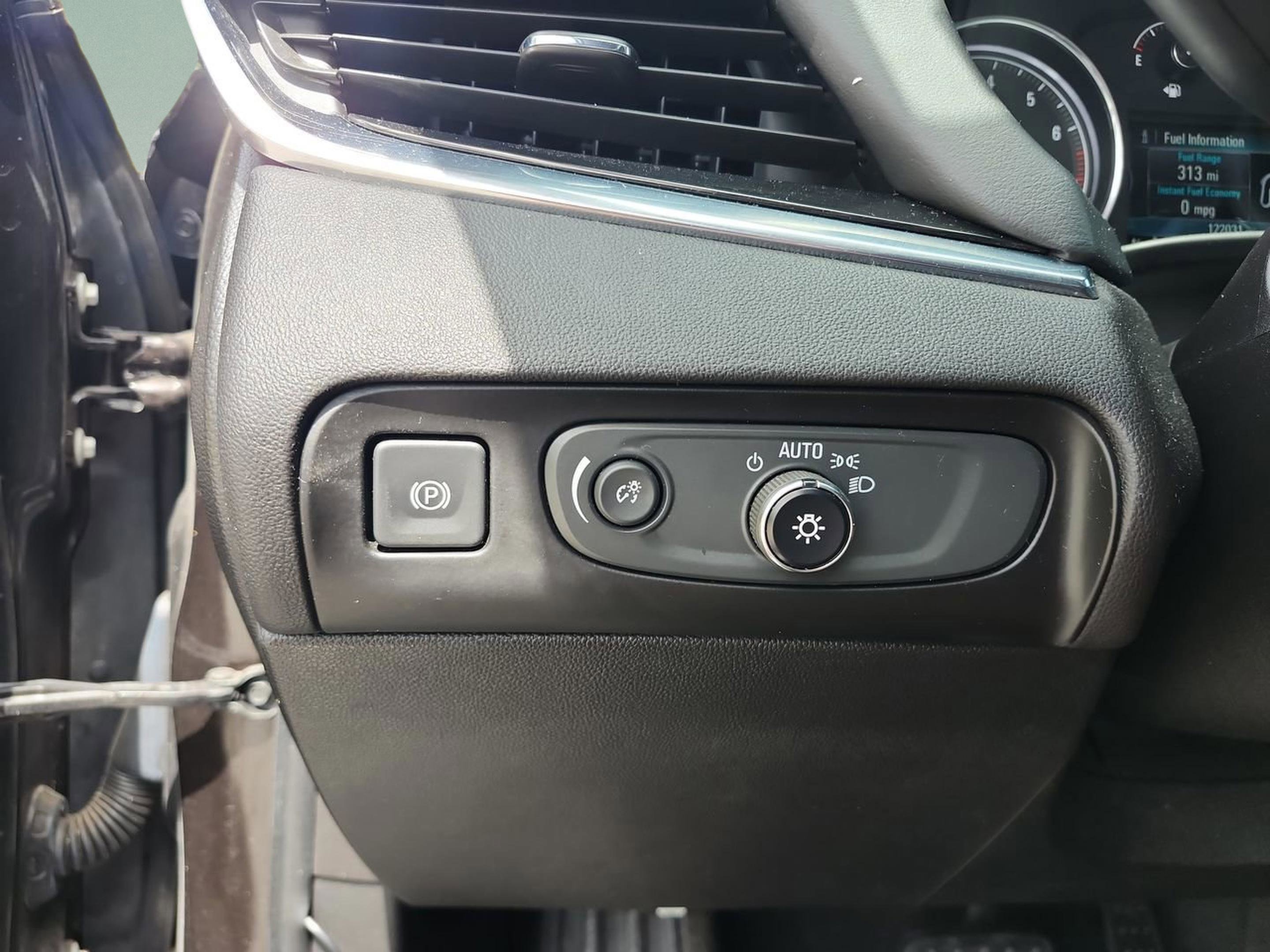 Used 2018 Buick Enclave Essence image 12