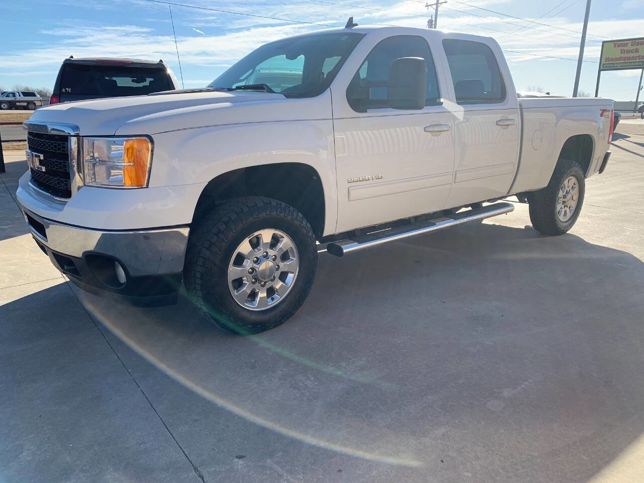 Used 2011 GMC Sierra 2500 SLT w/ SLT Convenience Package image 3