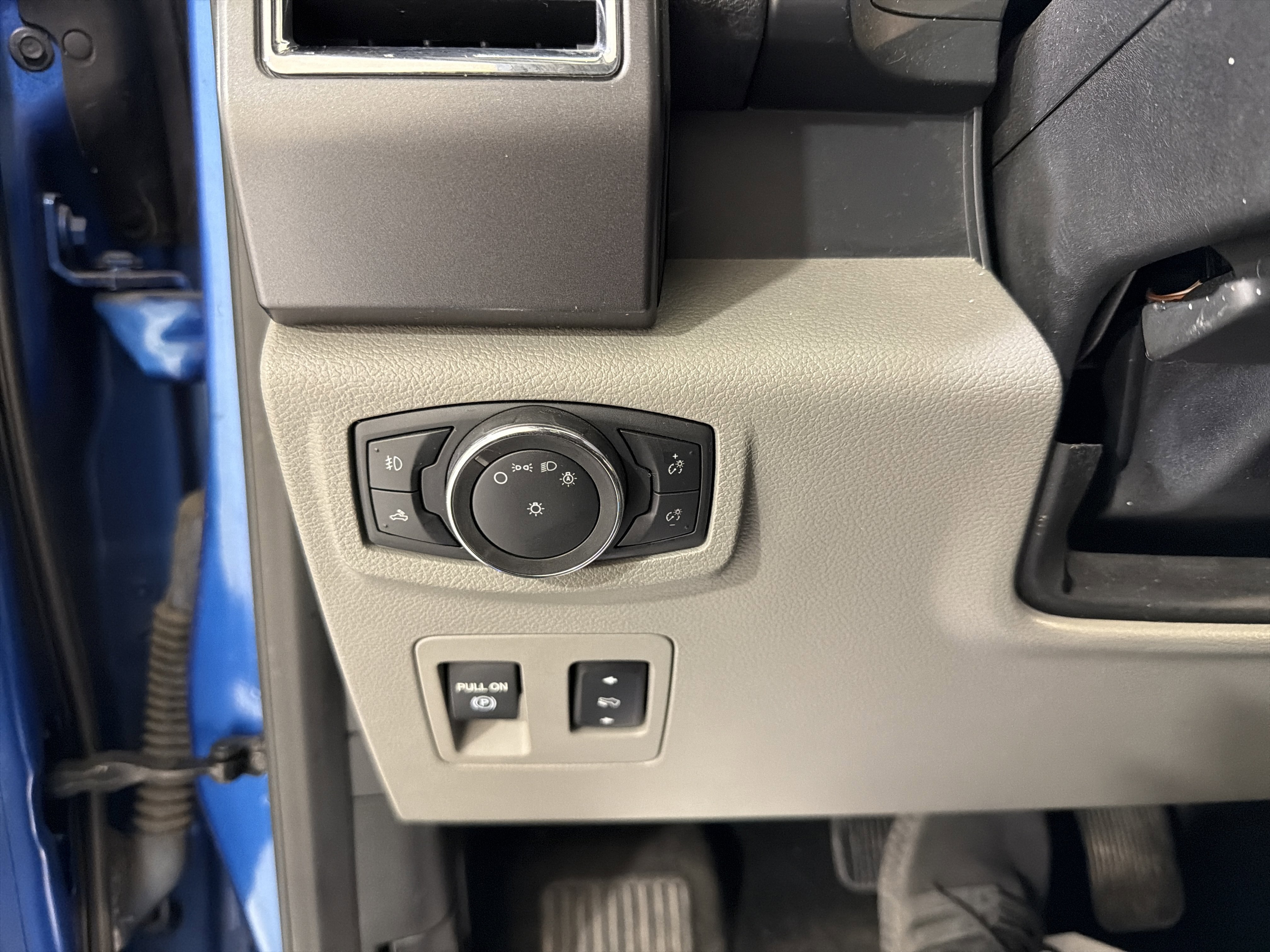 Used 2015 Ford F150 XLT w/ Equipment Group 302A Luxury image 20