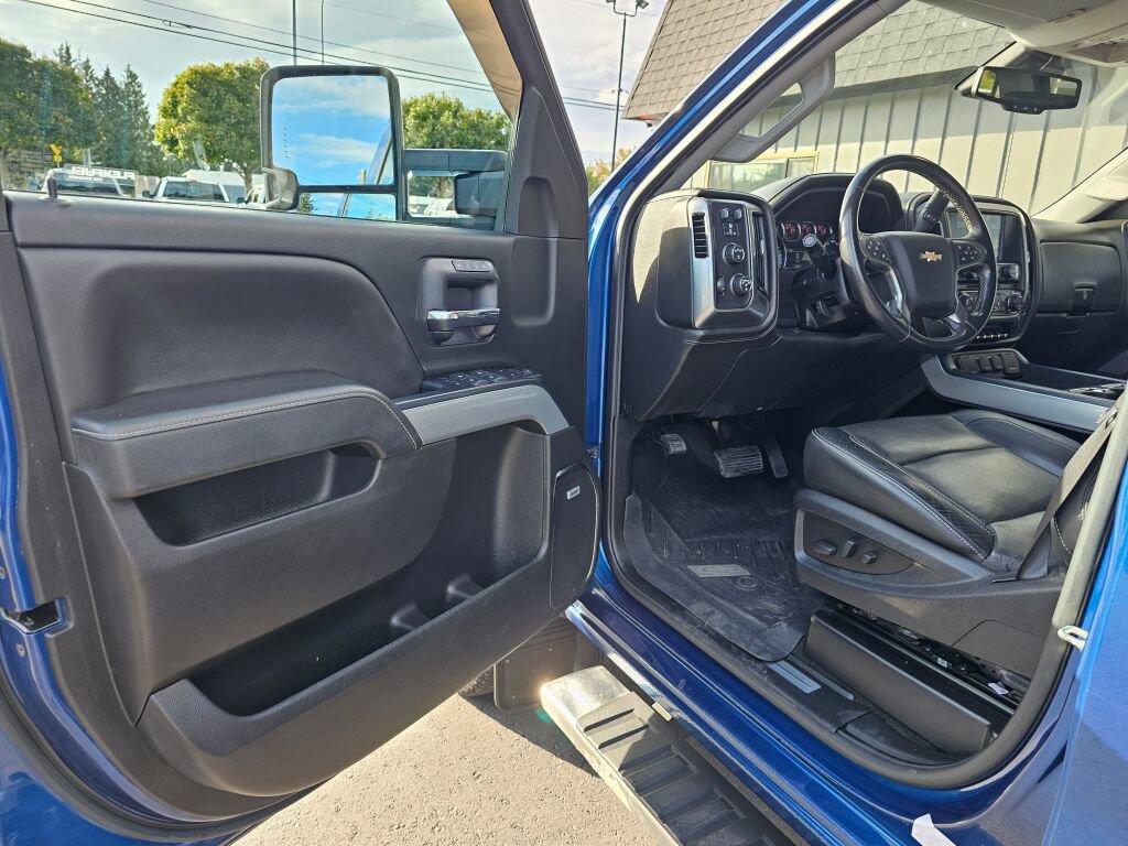 Used 2018 Chevrolet Silverado 3500 LTZ image 24