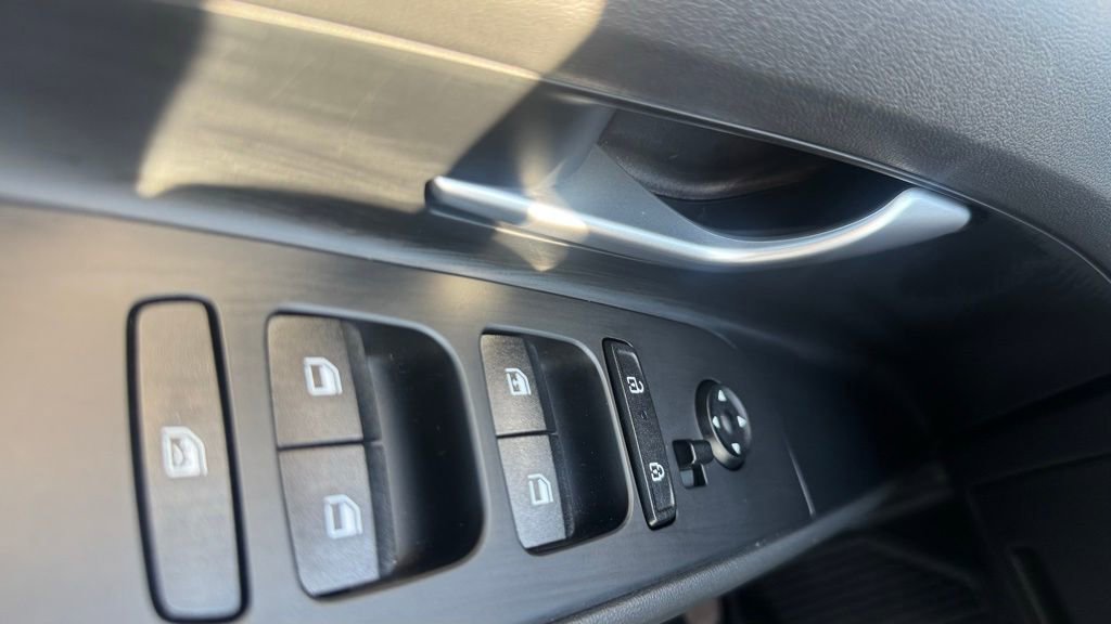 Certified 2025 Hyundai Elantra SE image 14