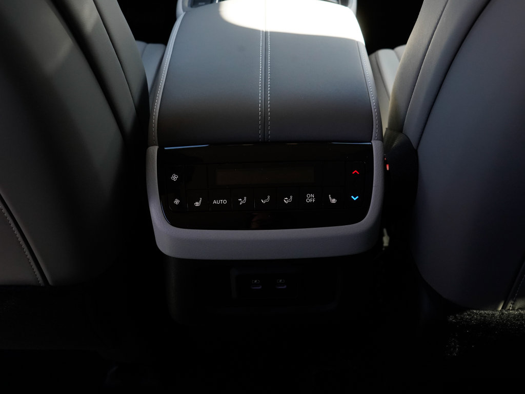 New 2026 INFINITI QX60 Luxe w/ Family Package image 28