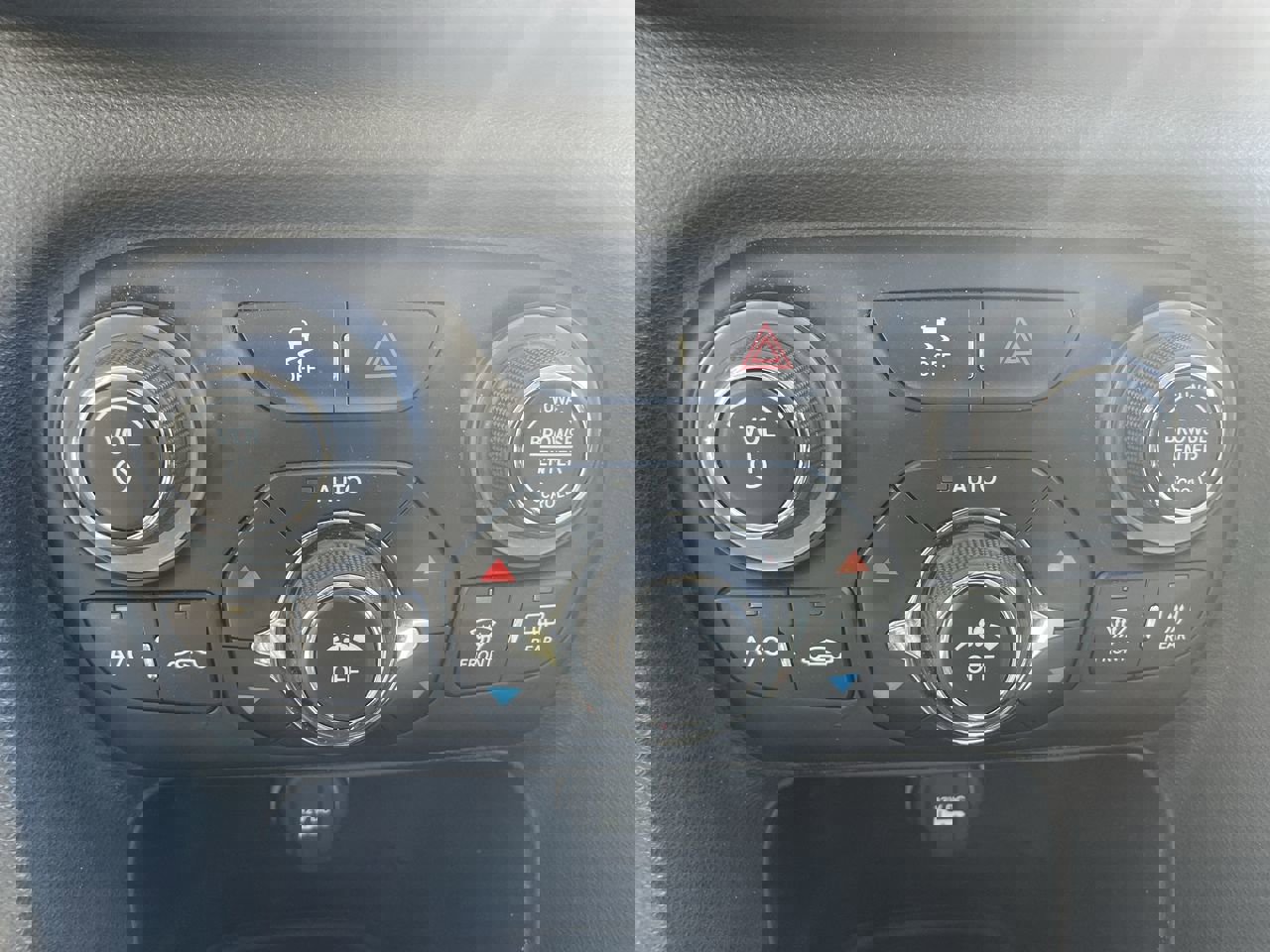 Used 2015 Dodge Dart Limited image 23