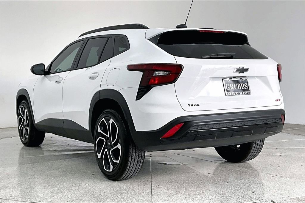 Used 2025 Chevrolet Trax RS w/ Driver Confidence Package image 2