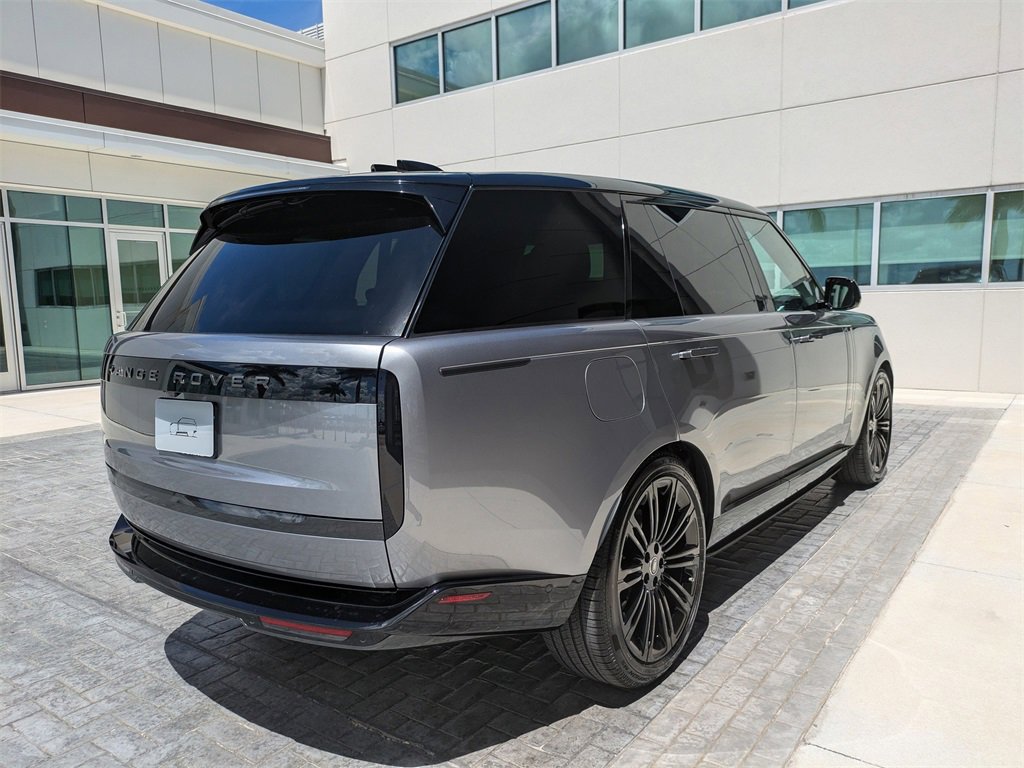 New 2025 Land Rover Range Rover Long Wheelbase SE image 4