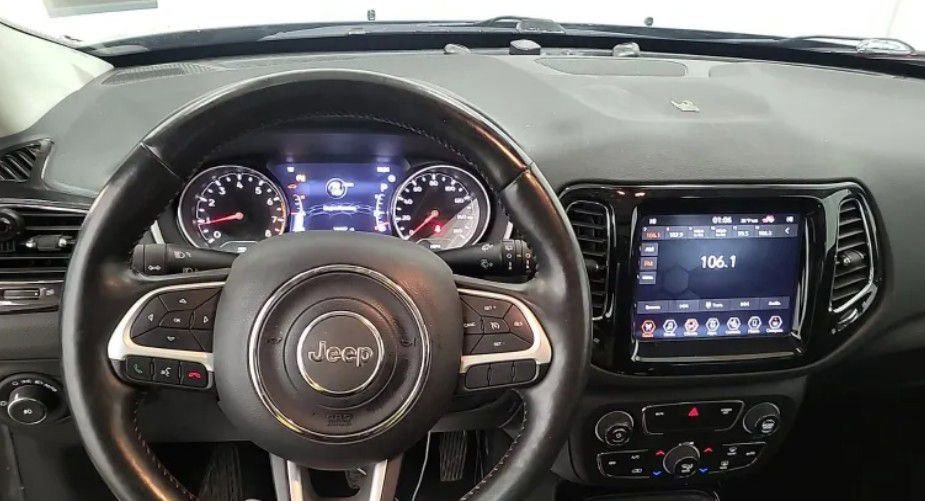 Used 2019 Jeep Compass Limited AWD/4WD image 2