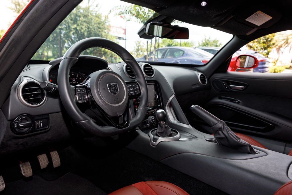Used 2017 Dodge Viper GTC RWD image 9