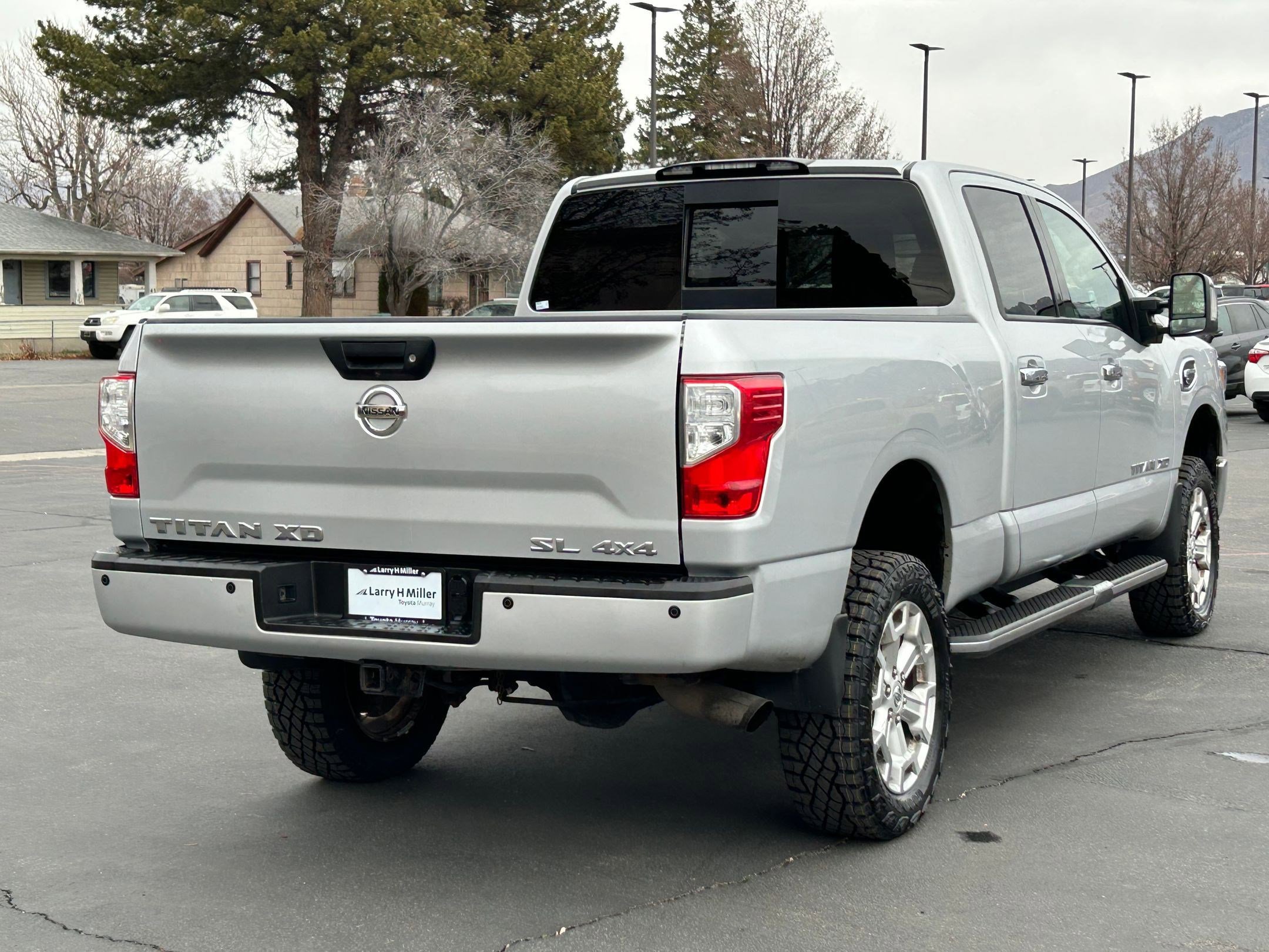 Used 2017 Nissan Titan SL image 5
