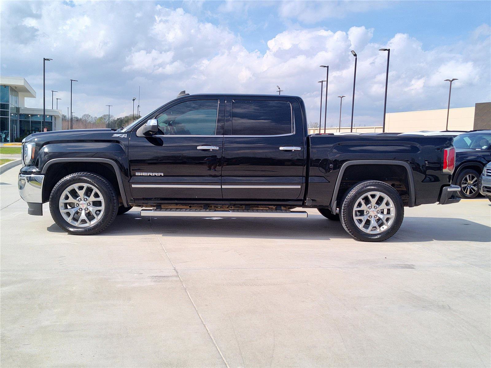 Used 2018 GMC Sierra 1500 SLT image 3