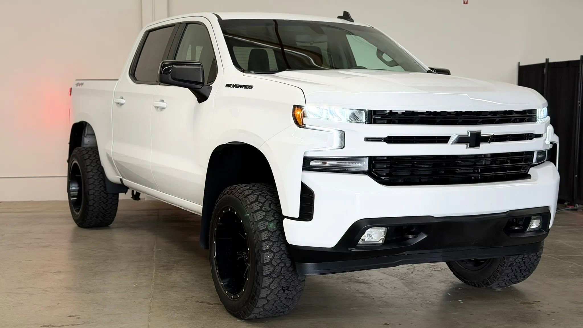 Used 2019 Chevrolet Silverado 1500 RST w/ True North Edition AWD/4WD image 2