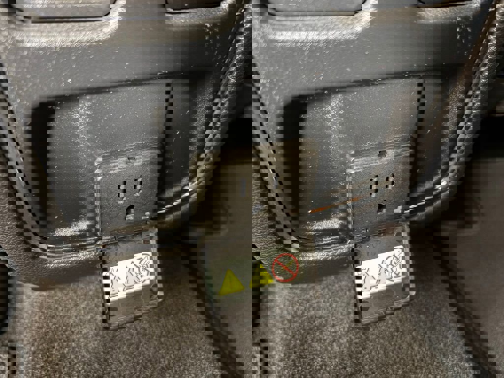 Used 2015 Jeep Grand Cherokee Altitude image 32