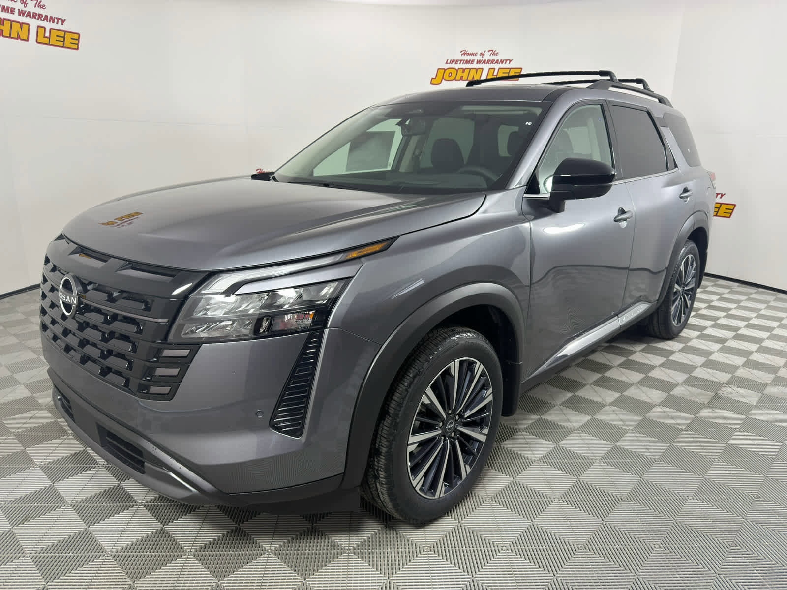 New 2026 Nissan Pathfinder Platinum image 1