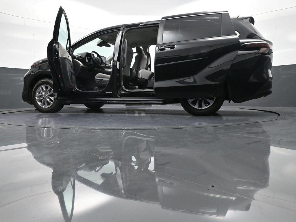 Used 2024 Toyota Sienna LE w/ Protection Package (TMS) AWD/4WD image 45