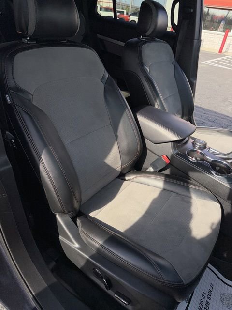 Used 2017 Ford Explorer XLT w/ Equipment Group 202A image 24