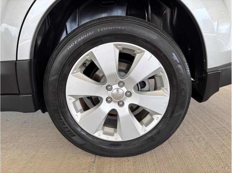Used 2010 Subaru Outback 2.5i Limited AWD/4WD image 31