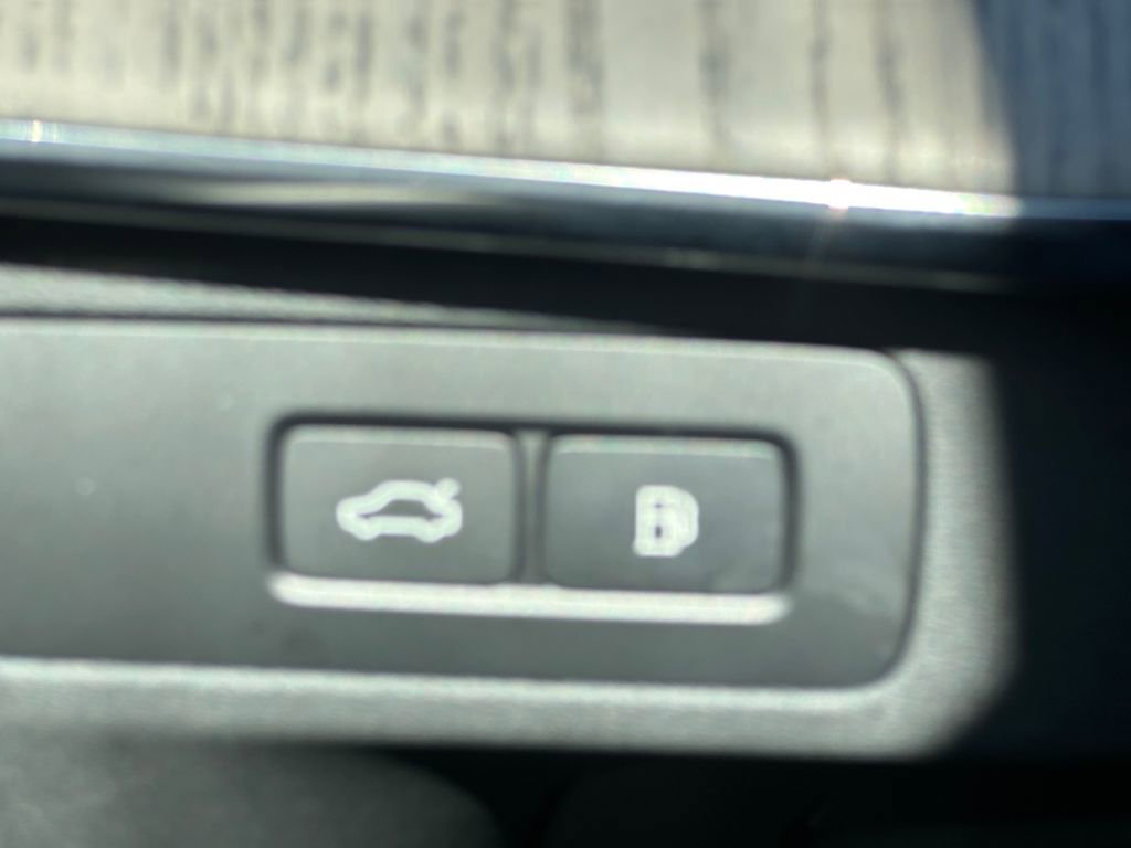 Used 2025 Volvo XC90 T8 Ultra w/ Protection Package Premier image 21