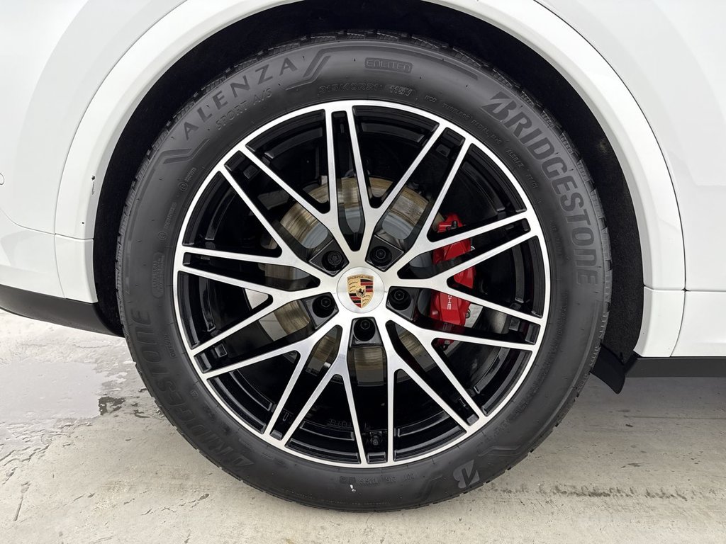 Certified 2025 Porsche Cayenne S AWD/4WD image 16