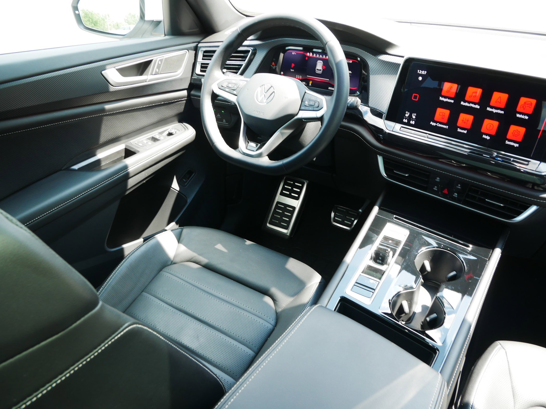 Certified 2024 Volkswagen Atlas Cross Sport SEL R-Line image 9