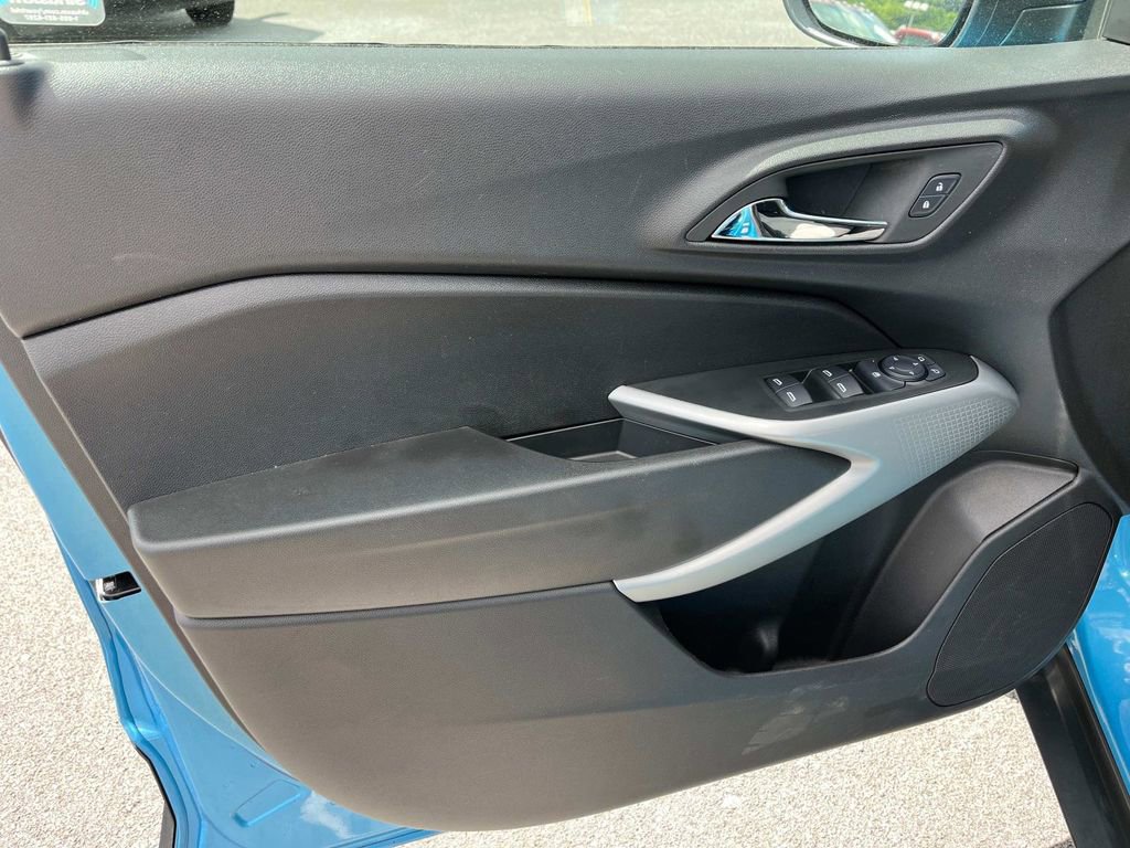 Used 2025 Chevrolet Trax LS image 23