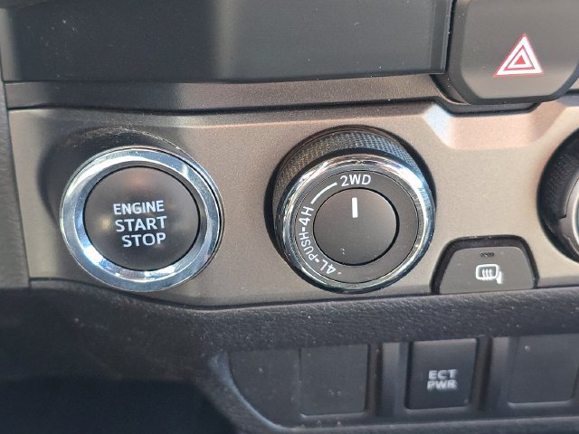 Used 2022 Toyota Tacoma TRD Off-Road AWD/4WD image 4