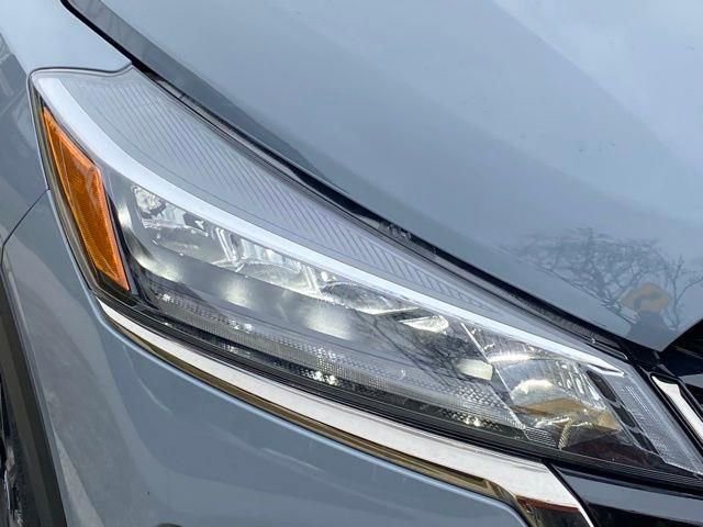 Used 2023 Nissan Kicks SR w/ SR Premium Package FWD image 8
