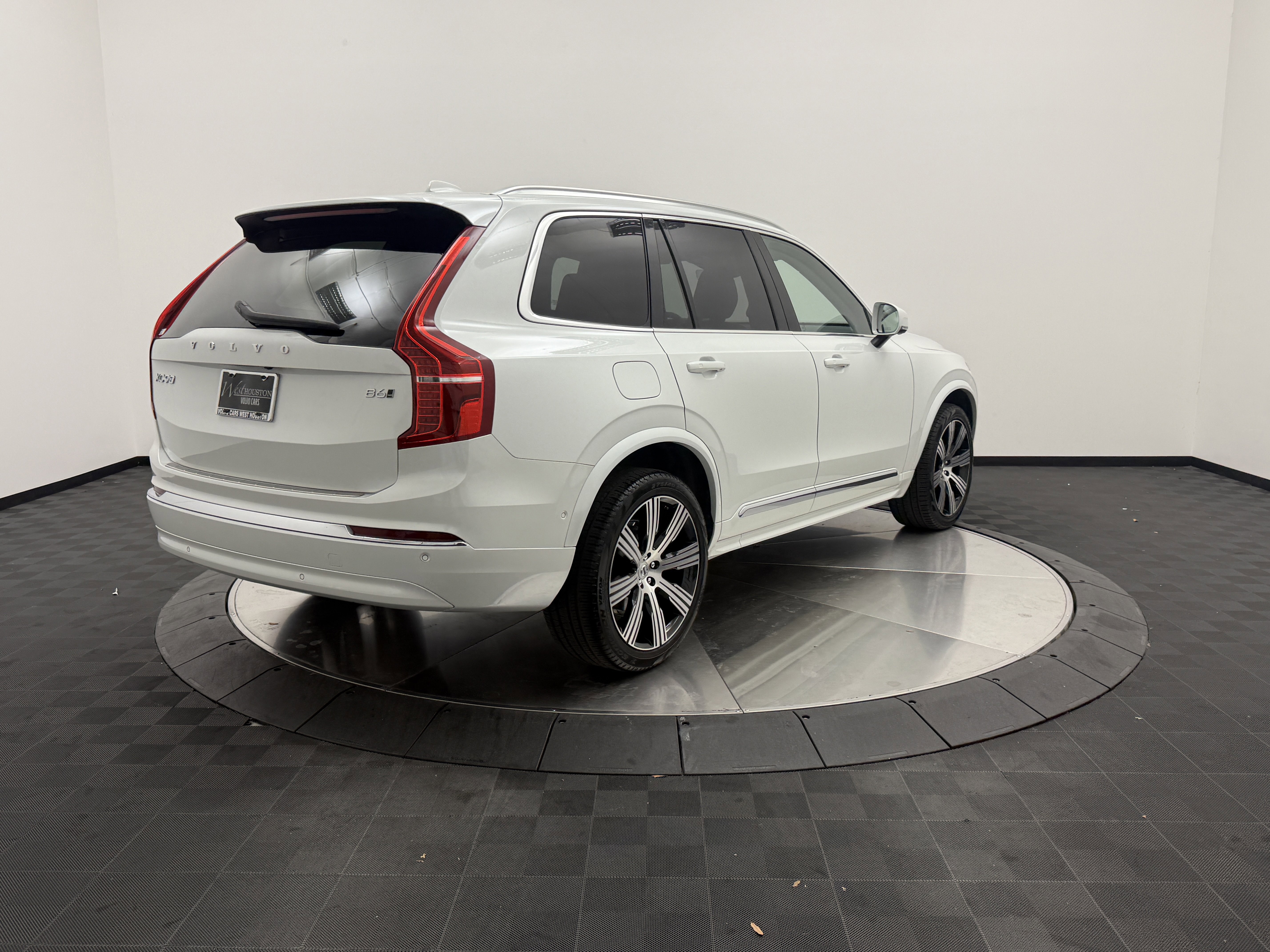 Certified 2024 Volvo XC90 B6 Ultimate w/ Protection Package Premier image 7