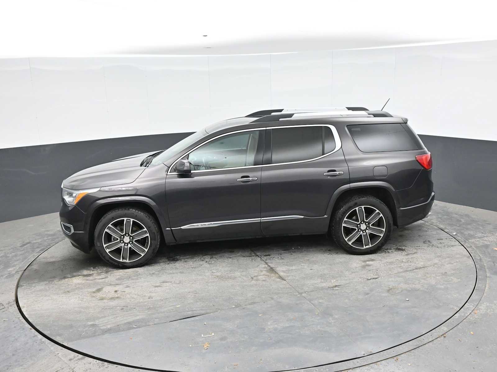 Used 2017 GMC Acadia Denali w/ Technology Package AWD/4WD image 14