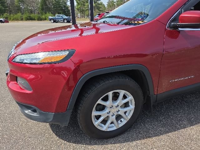 Used 2016 Jeep Cherokee Latitude w/ Cold Weather Group AWD/4WD image 28