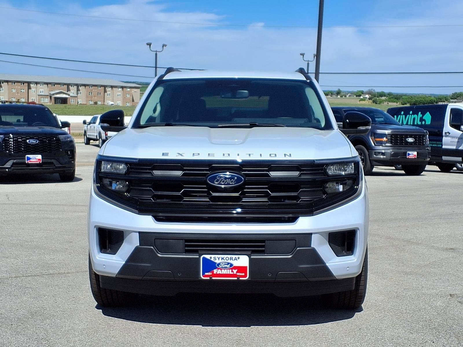 New 2026 Ford Expedition Active image 2