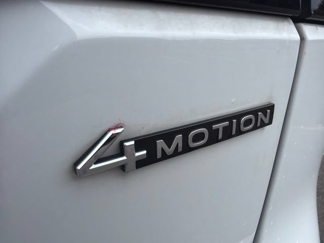 Used 2024 Volkswagen Atlas Peak Edition SE AWD/4WD image 11
