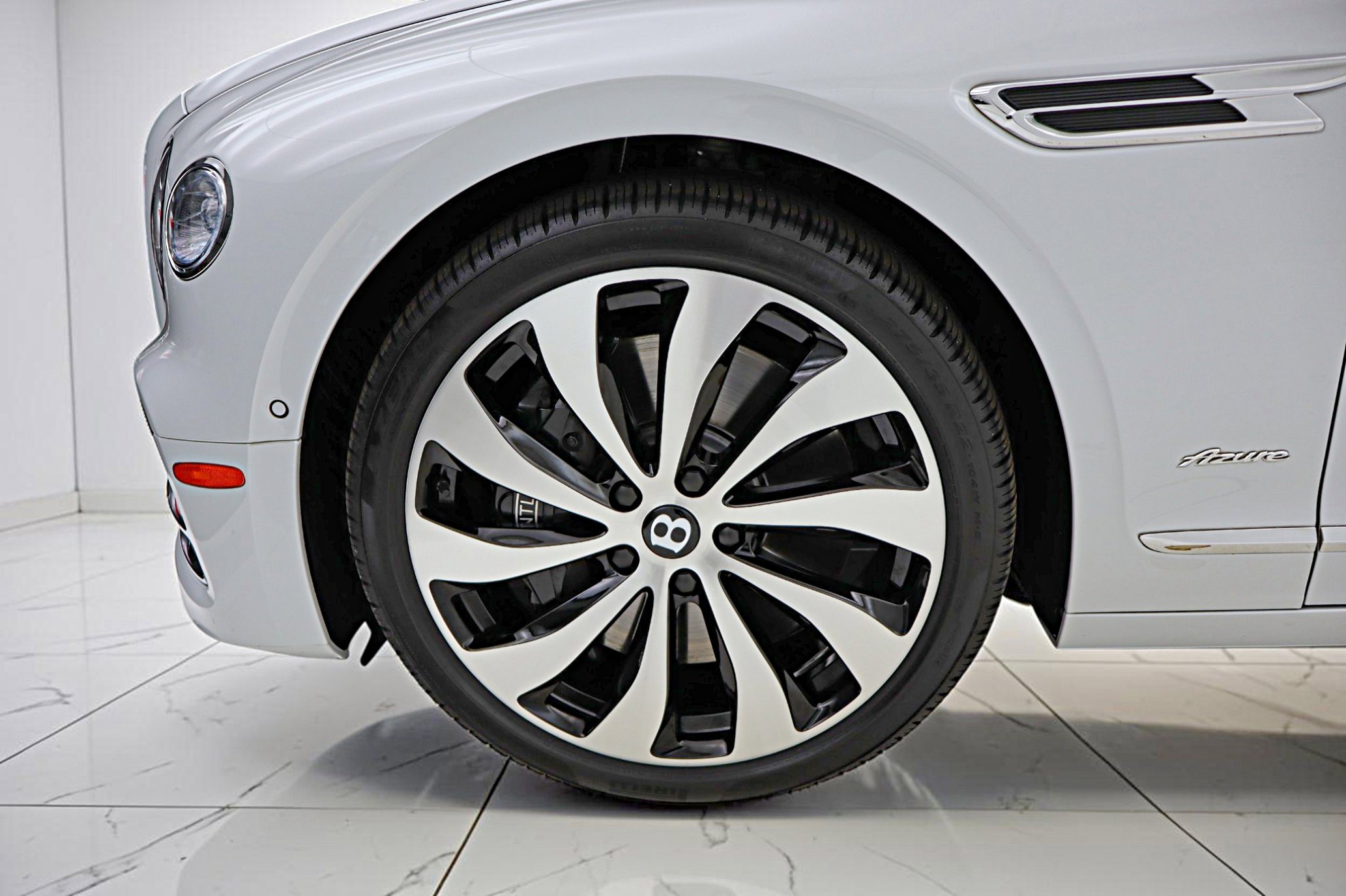 Used 2023 Bentley Flying Spur Azure image 52